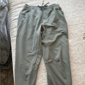 Lululemon zeroed in slim fit pant